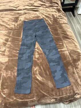 Woman’s size 2 Lululemon Gray & Charcoal Camo Leggings